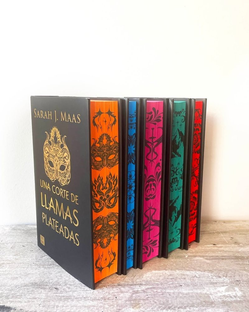 UNA CORTE DE LLAMAS PLATEADAS EDICION ESPECIAL